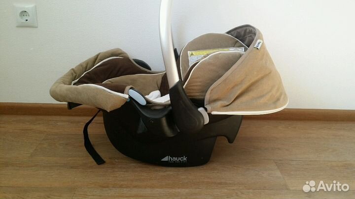 Автомобильное кресло