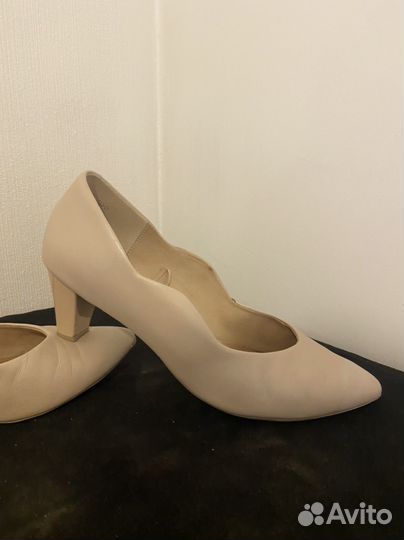 Туфли на низком каблуке 39