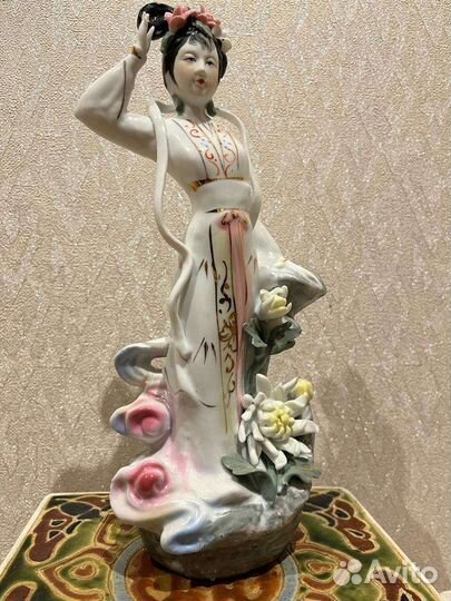 Статуэтка фарфор