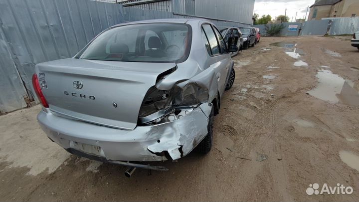 Toyota Echo 2002 1.5ат - на запчасти