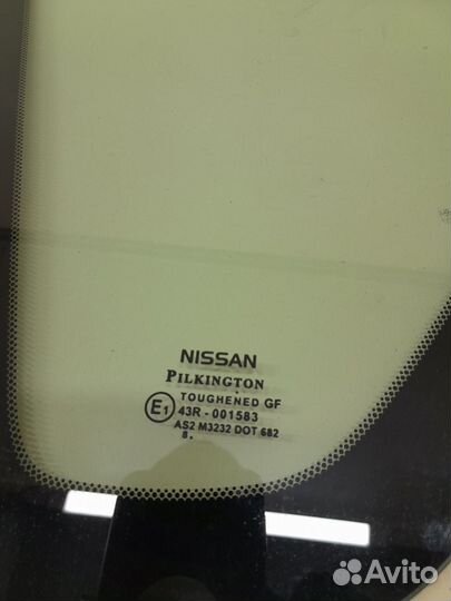 Стекло кузовное глухое левое Nissan Note E11 2006