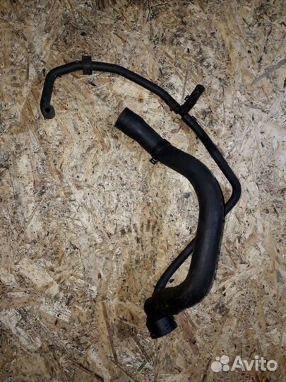 Патрубок системы охлаждения Volkswagen Caddy 2KB