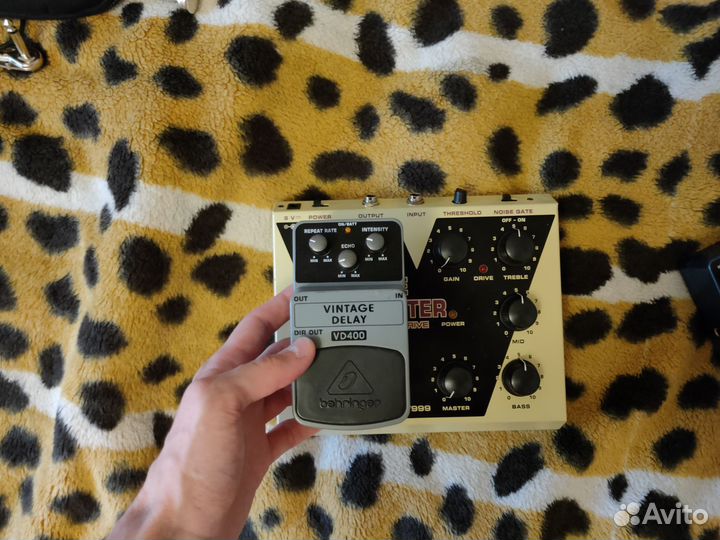 Педаль Behringer Vintage Tube Monster