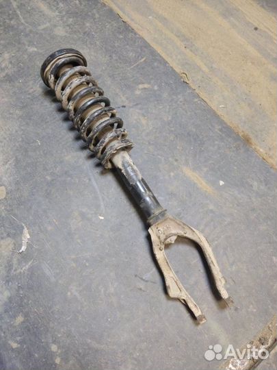 Стойка амортизатора передняя правая Honda Accord 7