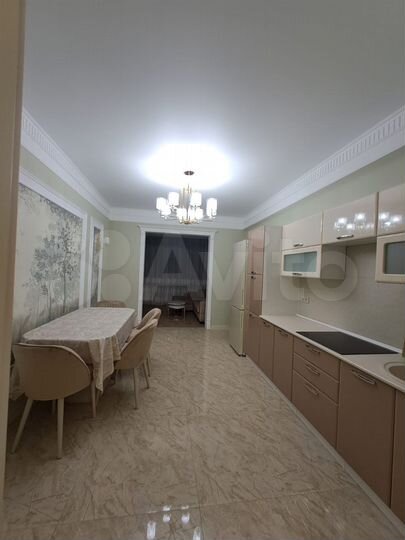 3-к. квартира, 93 м², 8/13 эт.