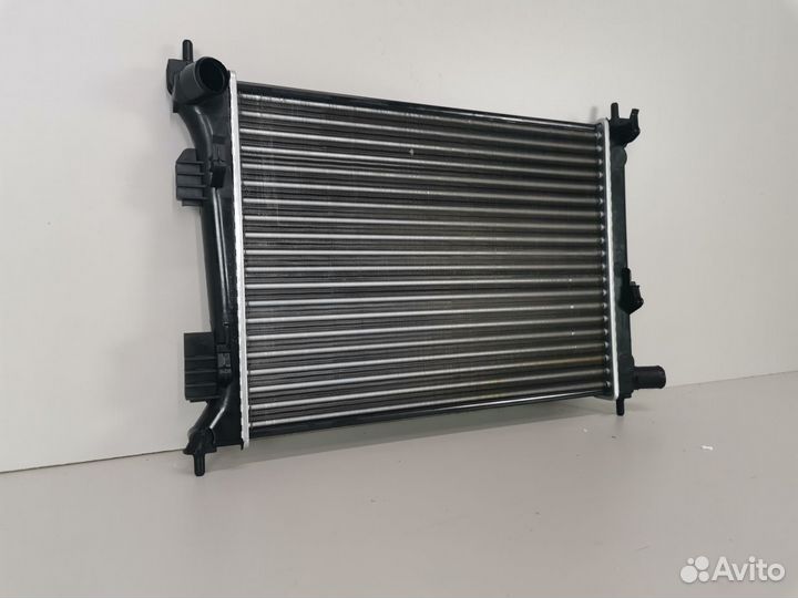 Радиатор охлаждения двигателя Hyundai Solaris RB 2