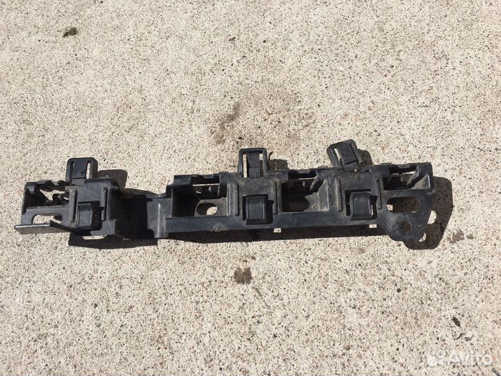 Кронштейн порга пер правый BMW G11 2016