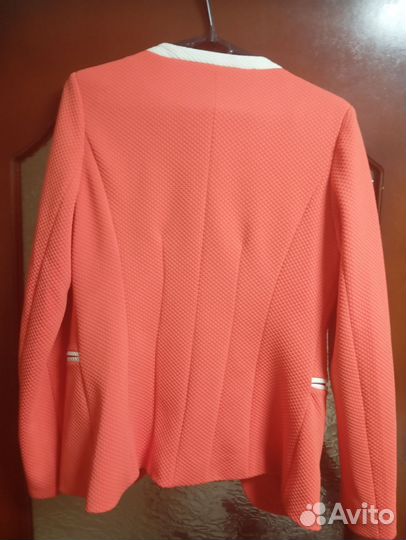 Пиджаки и жакеты женские 46 48