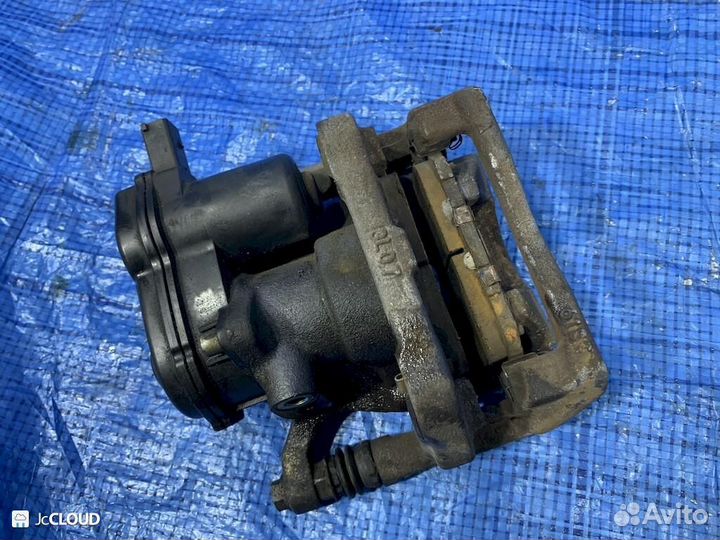 Суппорт на honda vezel RU4 LEB