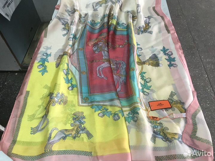 Палантин шелковый 100