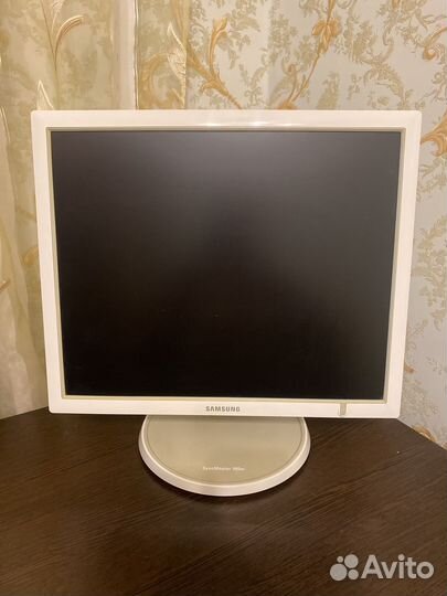 Монитор Samsung syncMaster 960bf