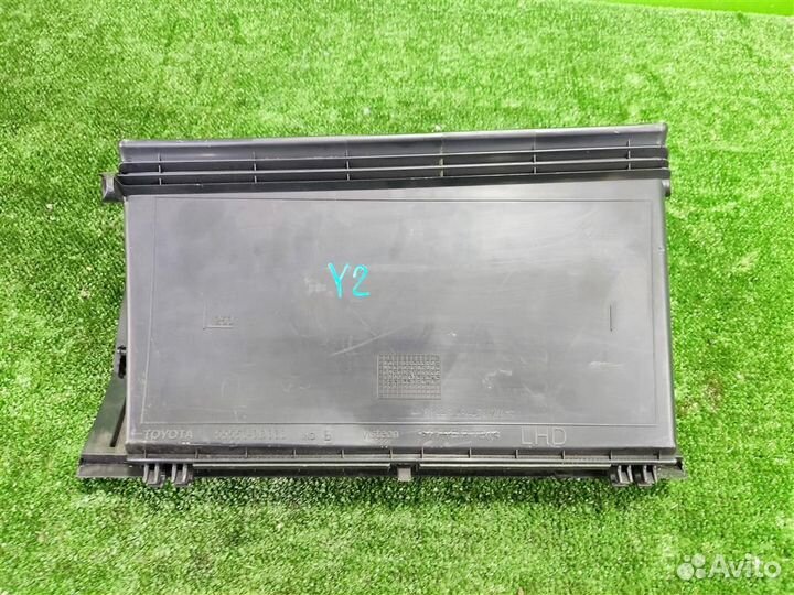 Бардачок (ящик перчаточный) Toyota Yaris P90 2010