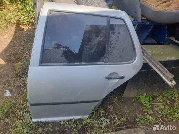 Задняч левая дверь. WV golf4