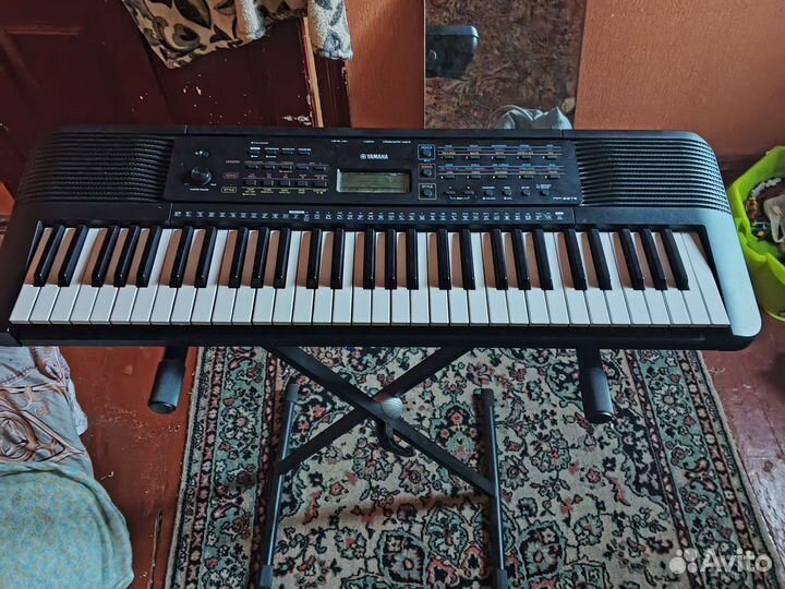 Синтезатор Yamaha со стойкой синтезатора