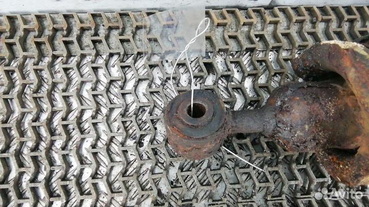 Стойка амортизатора переднего правого Nissan Pathf