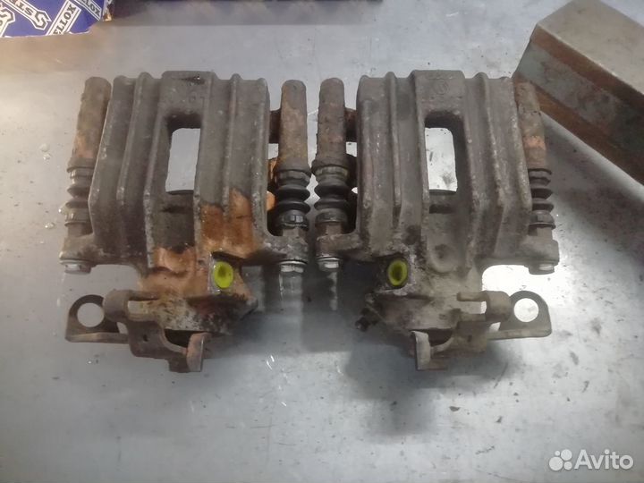 Задней правый суппорт audi A3 (8L1) / VW golf IV/b