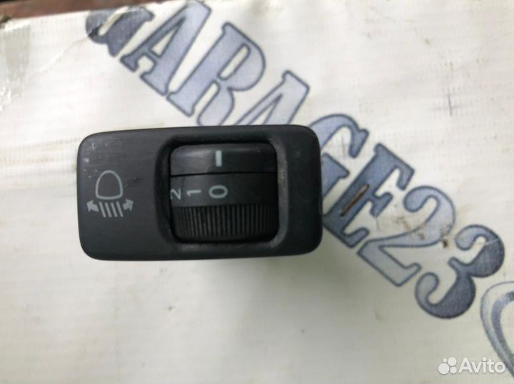 Кнопка регулировки фар Toyota noah