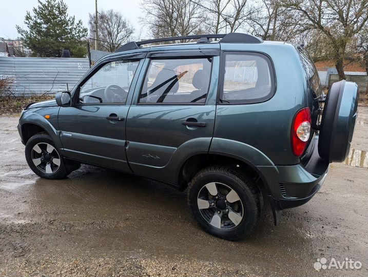 Chevrolet Niva 1.7 МТ, 2011, 100 000 км