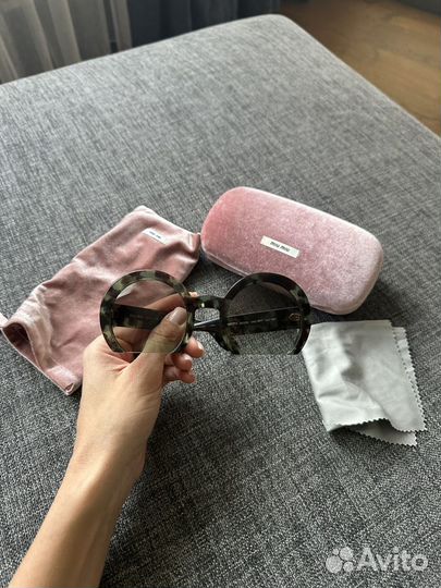 Солнцезащитные очки miu miu