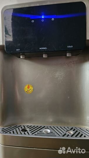 Кулер для воды напольный