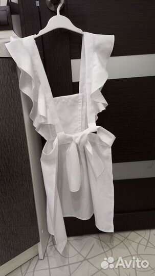 Белый школьный фартук