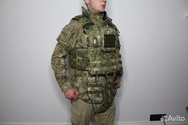 Плитник с подсумками и модулями