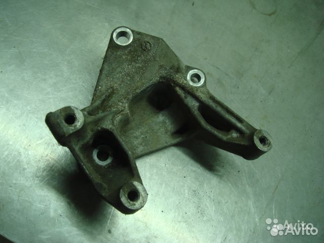 Тойота крепление актуатора кпп Toyota Auris Coroll