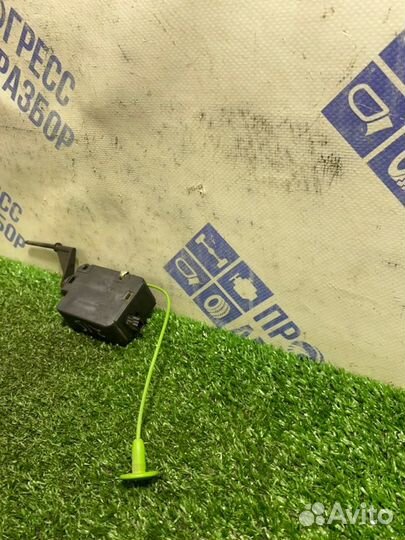 Активатор лючка бензобака Bmw 750I седан 4.8