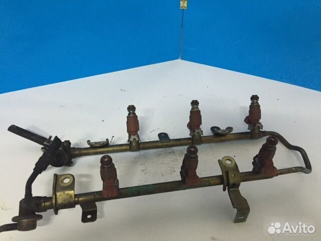 Форсунка Nissan Cefiro A33 VQ20DE