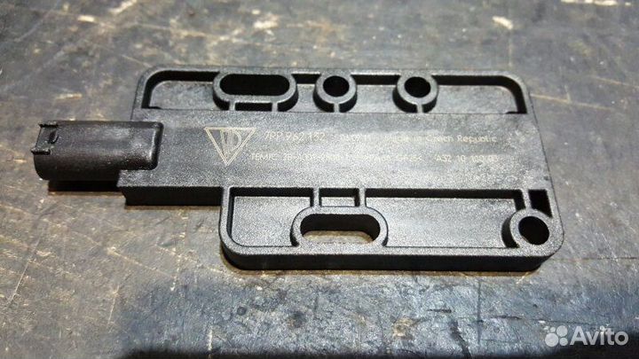 Антенна Porsche Cayenne 958 M4852 2011