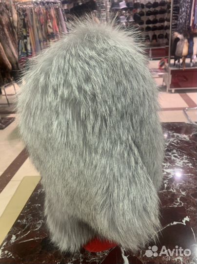 Снут из белой чернобурки на трикотаже