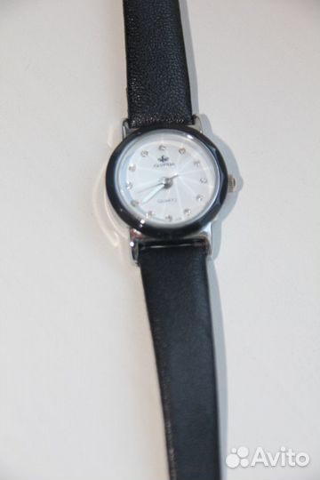 Новые кварцевые часы