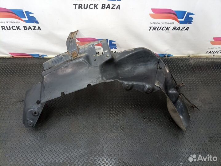 Подкрылок передний правый