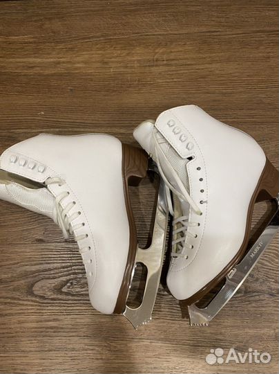 Коньки для фигурного катания