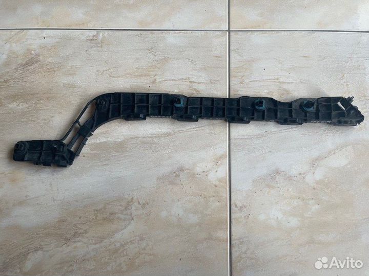 Кронштейн бампера задний правый Toyota Land Cruser