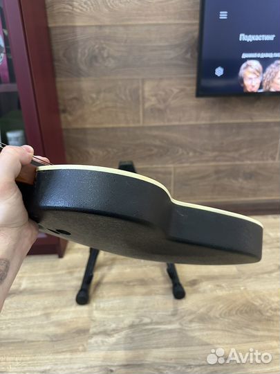 Акустическая гитара