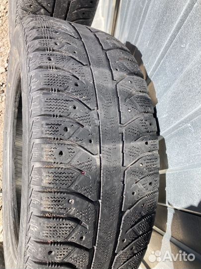 Bridgestone Ice Cruiser 7000 215/60 R17 100T