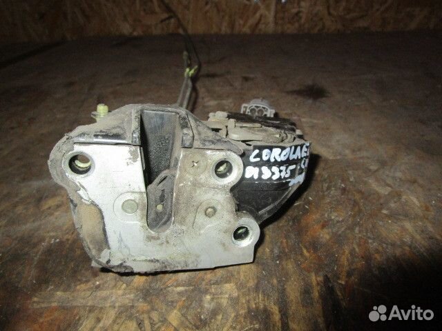 Замок двери задней левой Toyota Corolla E10 1992-1