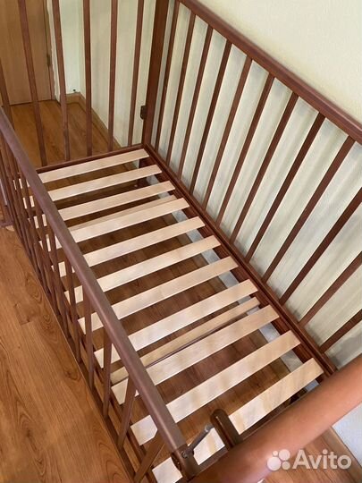 Кровать детская автостенка колеса качалка