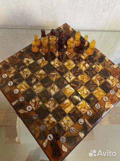 Шахматы из янтаря