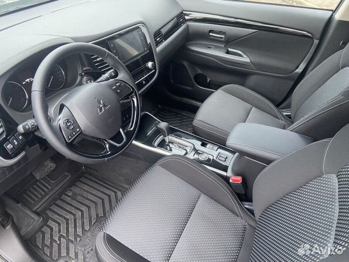 Обшивка салона Митцубиси Аутлендер 3