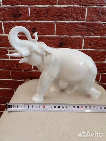 Фарфоровые статуэтки(слон большой лфз)