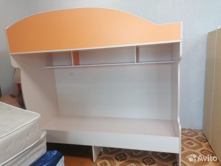 Кровать двухьярусная