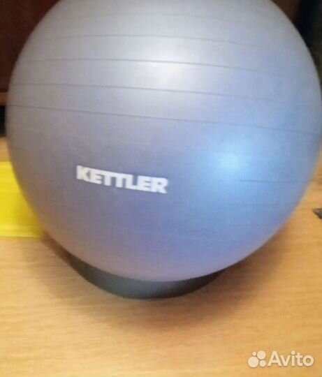 Гимнастический мяч с подставкой