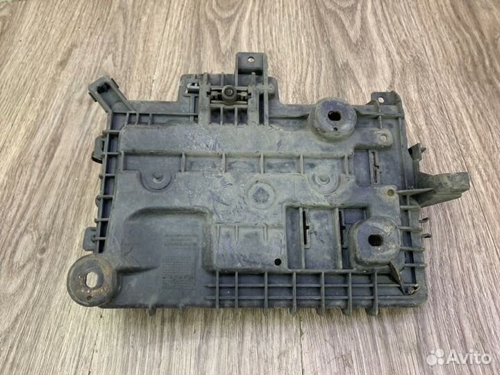 Полка аккумулятора Opel Corsa D