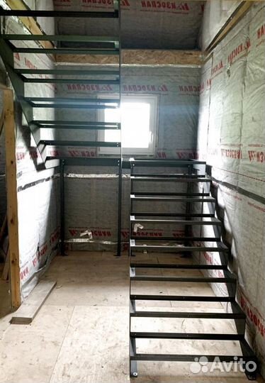 Лестница в коттедж