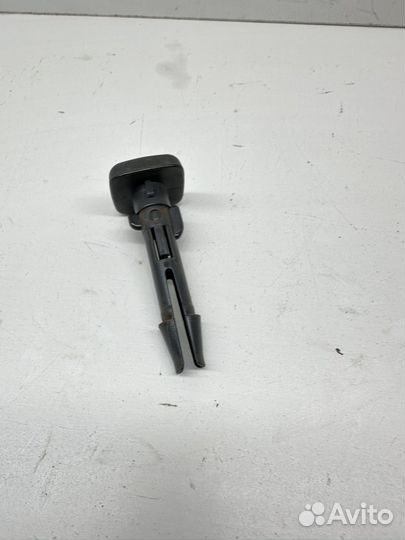 Hyundai Accent крепление подголовника