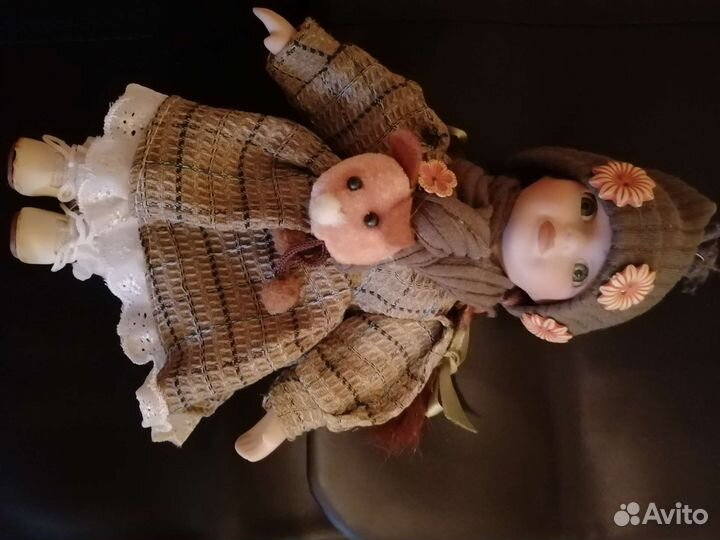 Кукла фарфоровая