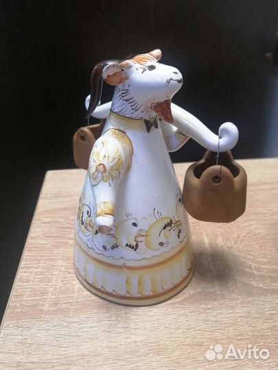 Фарфоровая статуэтка