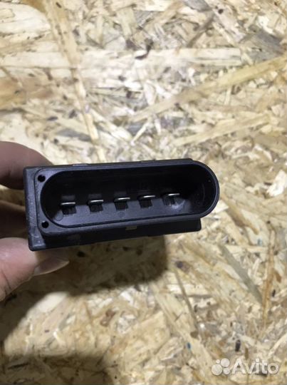 Блок управления бензонасосом Skoda Octavia A7